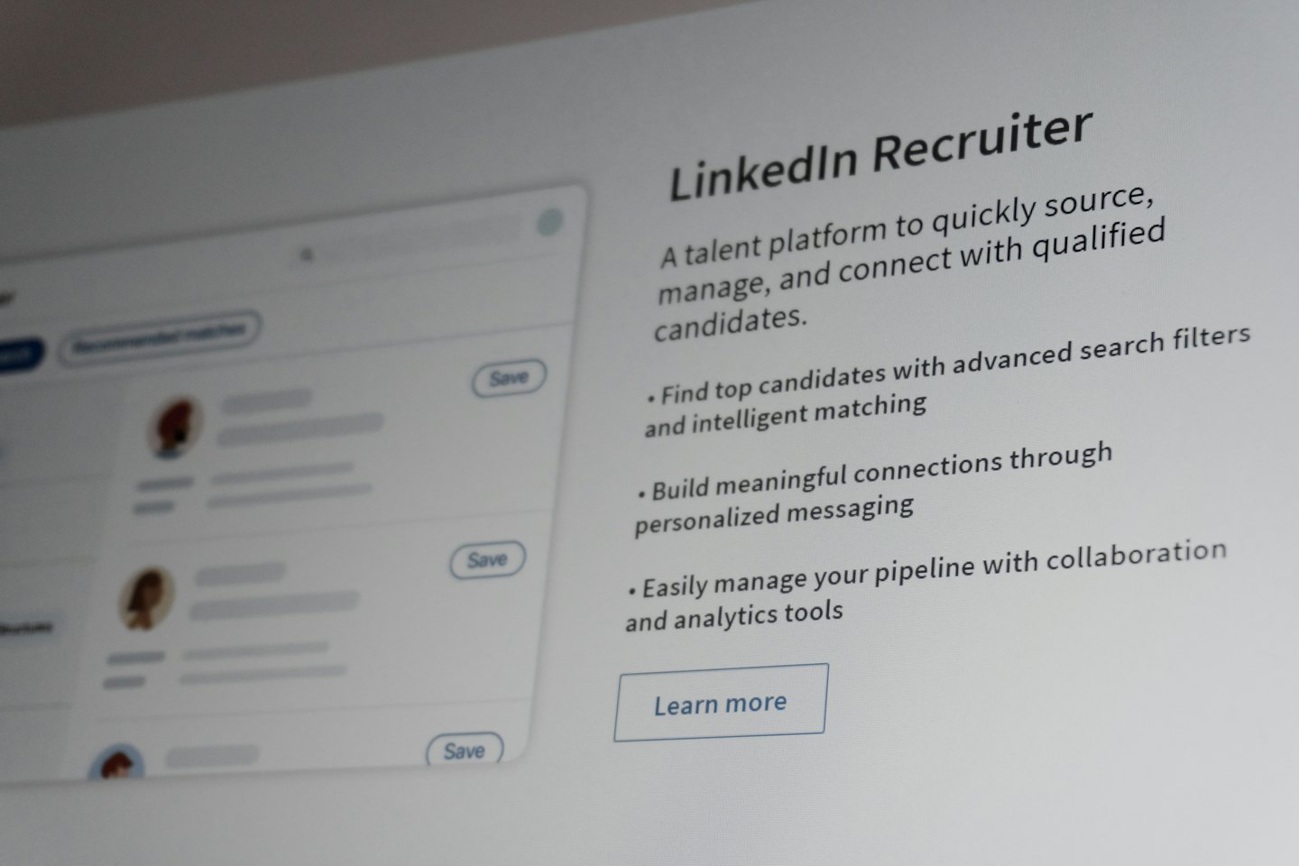 Ein Computerbildschirm zeigt die LinkedIn Recruiter-Plattform.